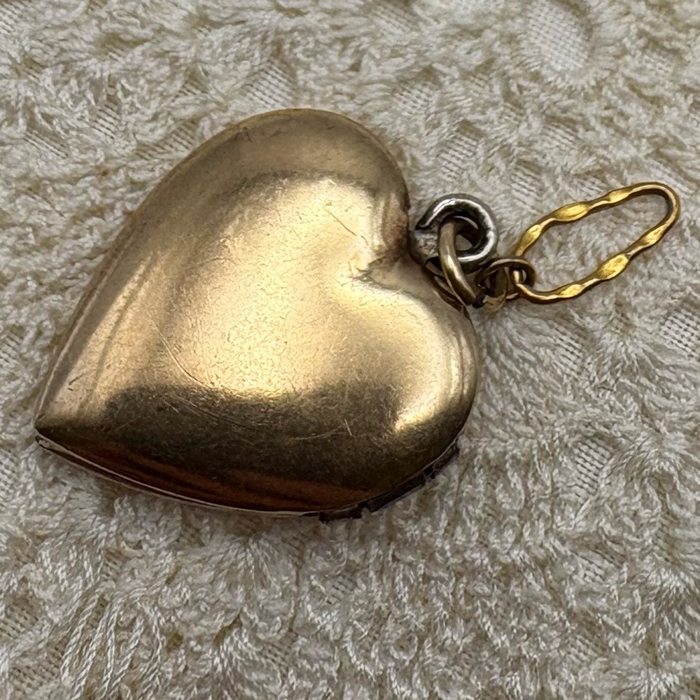 Vintage Etched Gold Filled Over Sterling Heart Locket - Picture 3 of 9